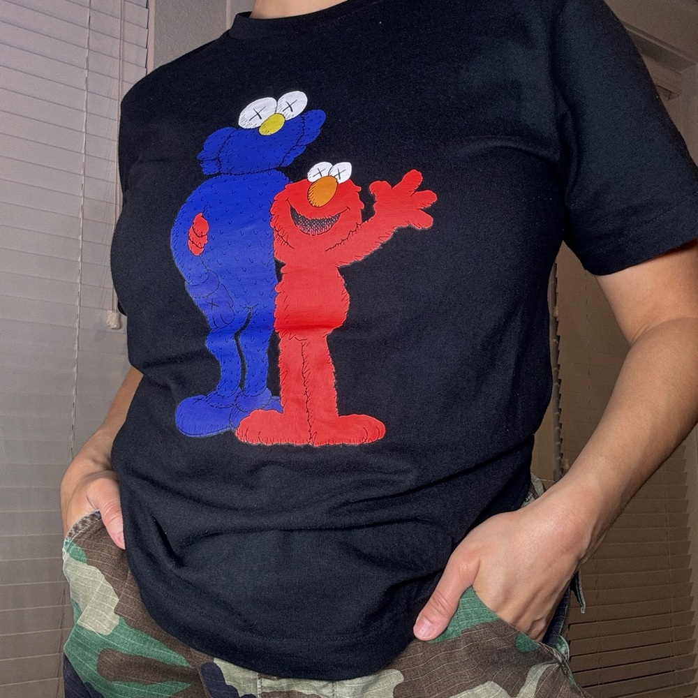 Uniqlo x KAWS x Sesame Street Women’s Shirt XXS